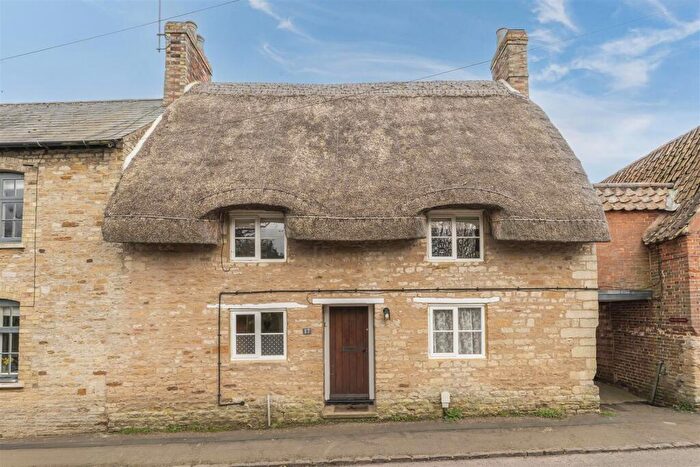 2 Bedroom Cottage For Sale In Grafton Road, Geddington, NN14