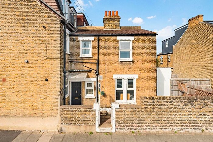 1 Bedroom Flat To Rent In Dryden Road, Wimbledon, SW19