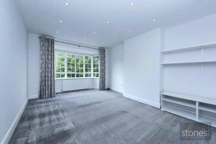 3 Bedroom Property To Rent In Brim Hill, London, N2