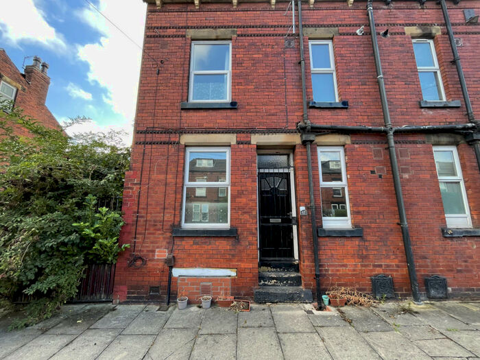 2 Bedroom End Of Terrace House To Rent In Kepler Grove, Leeds, West Yorkshire, LS8