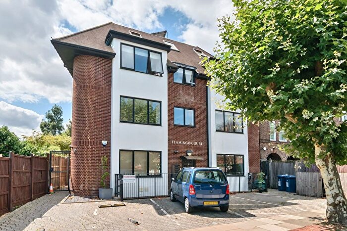 3 Bedroom Flat To Rent In Woodstock Road, London, NW11