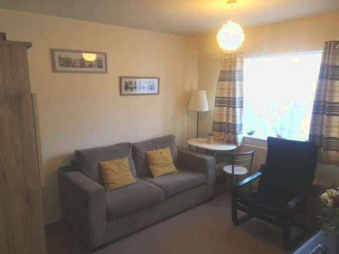 2 Bedroom Apartment To Rent In Hodgson Avenue, Beverley, HU17