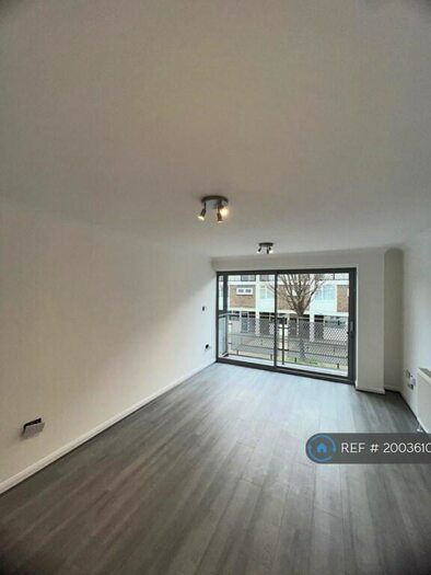 2 Bedroom Flat To Rent In Alpha Court, London, E9
