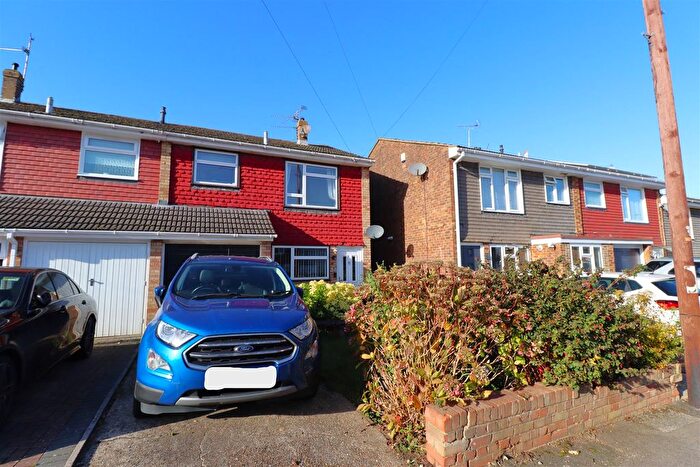 3 Bedroom End Terrace House For Sale In Langdale Close, Rainham, ME8