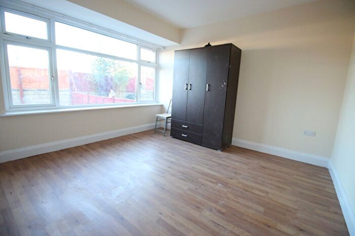 6 Bedroom Terraced House To Rent In Staines Road, Feltham, Greater London, TW14