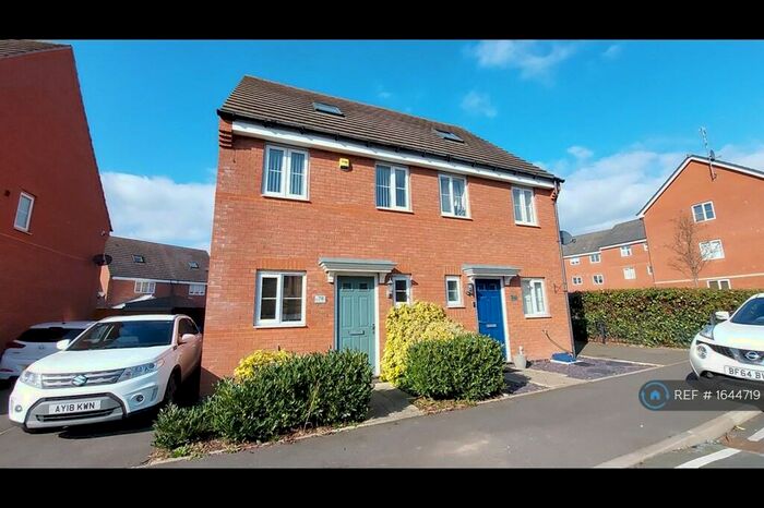 3 Bedroom Detached House To Rent In Old College Avenue, Oldbury, B68