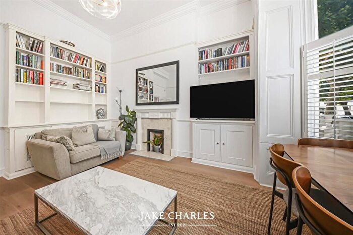 3 Bedroom Maisonette For Sale In Warwick Avenue, London, W9