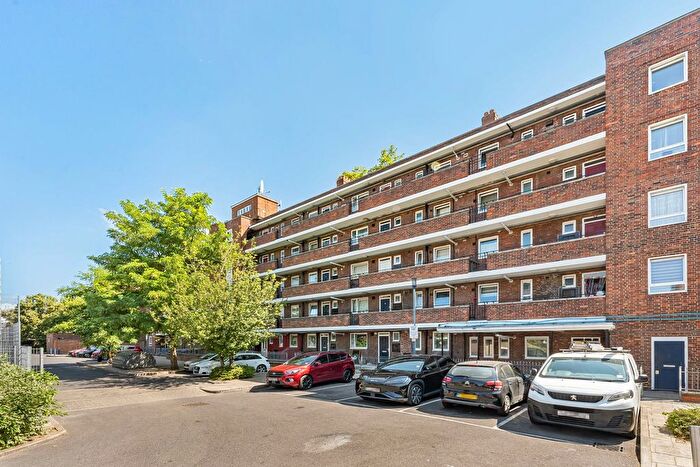 3 Bedroom Flat For Sale In Queensbridge Road, London, E8