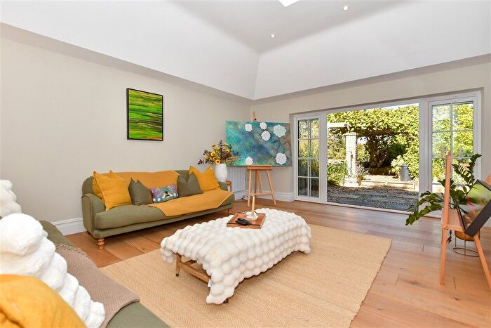 3 Bedroom Detached House For Sale In Stockett Lane, Maidstone, Kent, ME15