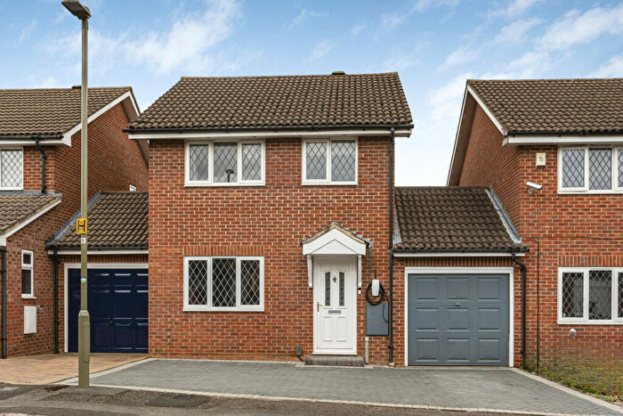 3 Bedroom Link Detached House For Sale In Ferguson Place, Abingdon, OX14