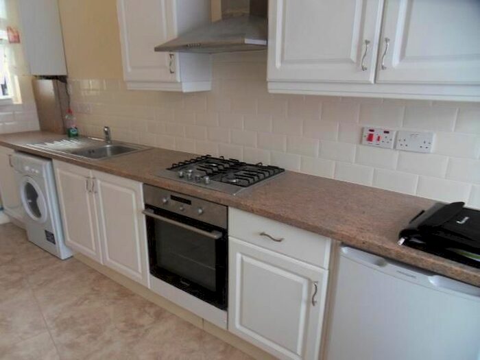2 Bedroom Maisonette To Rent In Cornwall Avenue, Southall, Middlesex, UB1