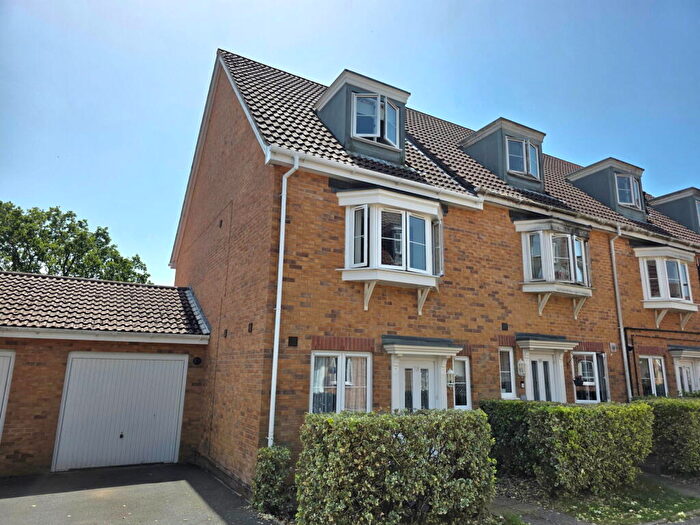 4 Bedroom End Of Terrace House For Sale In Brickfield Close, Newport, PO30