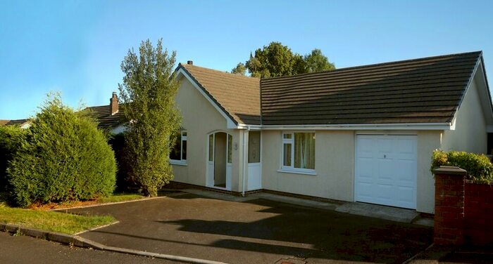 3 Bedroom Detached Bungalow For Sale In Bro Gorwel, Bryngwyn, N0