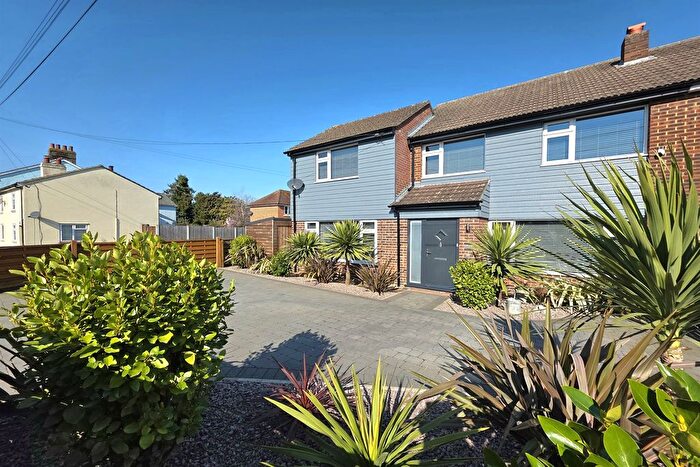 3 Bedroom End Terrace House For Sale In Coggeshall Road, Braintree, CM7