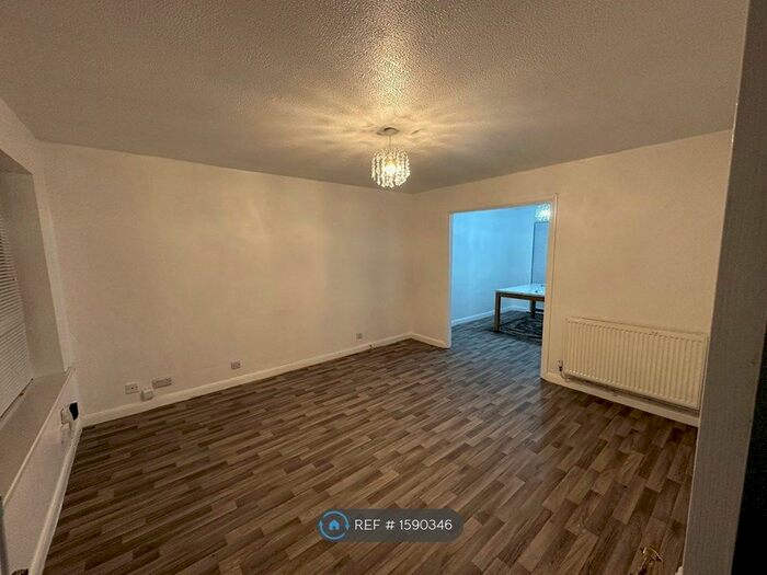 3 Bedroom Semi-Detached House To Rent In Butler Close, Leicester, LE4