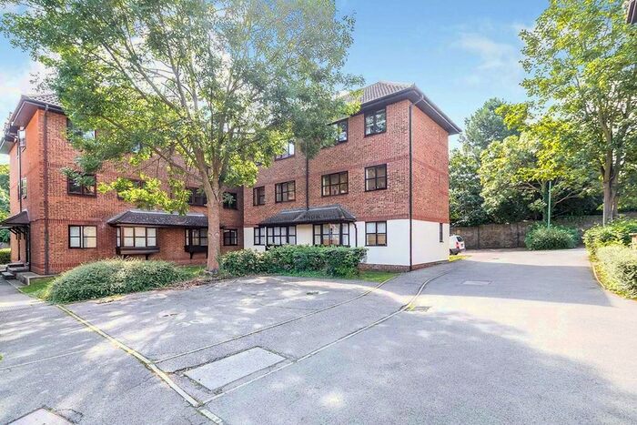 Studio To Rent In Osbourne Road, Dartford, Kent, DA2