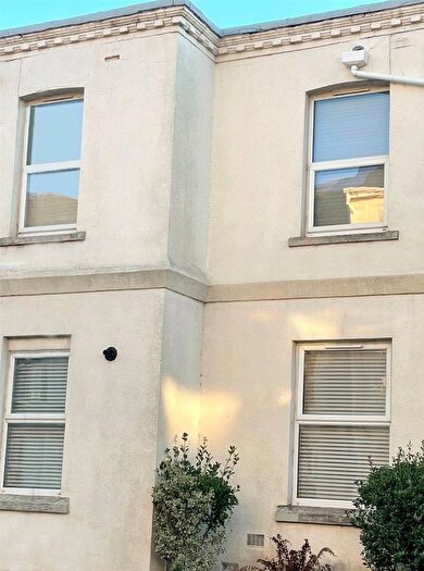 2 Bedroom Terraced House To Rent In Beach Road, Seaton, EX12