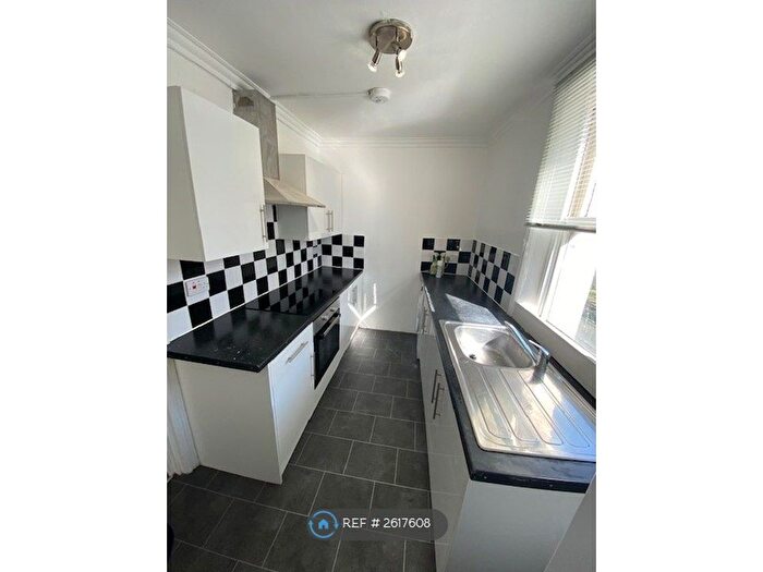 2 Bedroom Flat To Rent In New Kings Road, London, SW6