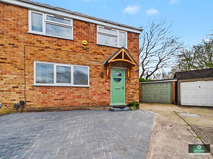 3 Bedroom Semi-Detached House For Sale In Hardy Close, Pound Hill, RH10