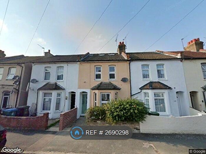 3 Bedroom End Of Terrace House To Rent In Kings Avenue, Watford, WD18
