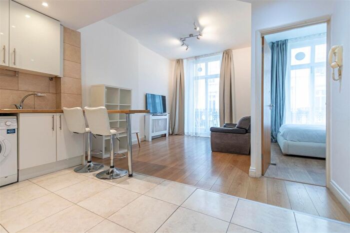 1 Bedroom Flat To Rent In Gloucester Terrace, Paddington, W2