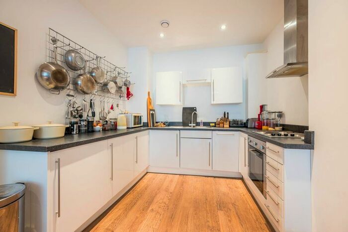 1 Bedroom Flat To Rent In Borough Road, Borough, London, SE1