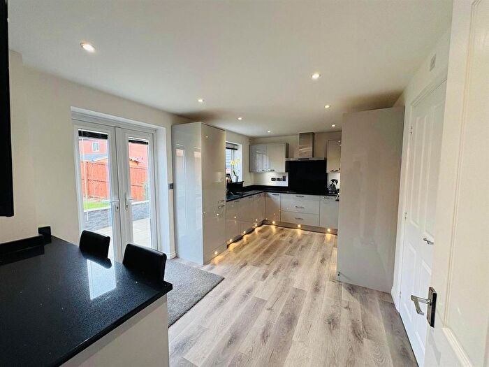 4 Bedroom Detached House For Sale In Oak Drive, Whinmoor, Leeds, LS14