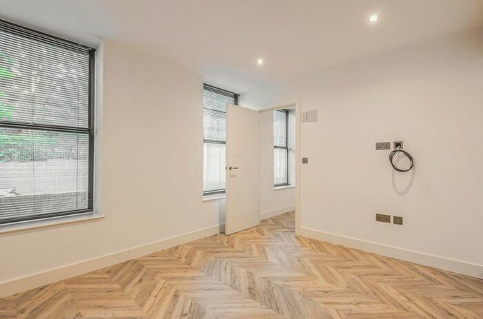 1 Bedroom Flat To Rent In - London Road, Camberley, GU15