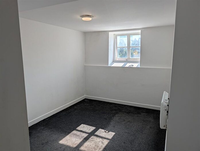 1 Bedroom Flat To Rent In Meyrick Street, Pembroke Dock (Plfm C), SA72
