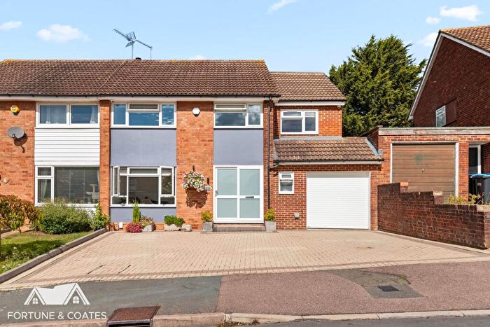 5 Bedroom Semi-Detached House For Sale In Watersmeet, Harlow, CM19
