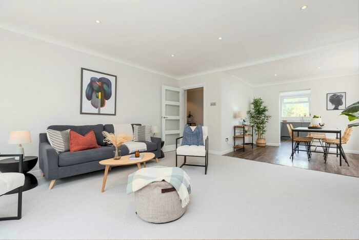 3 Bedroom Property To Rent In Canford Cliffs, BH13