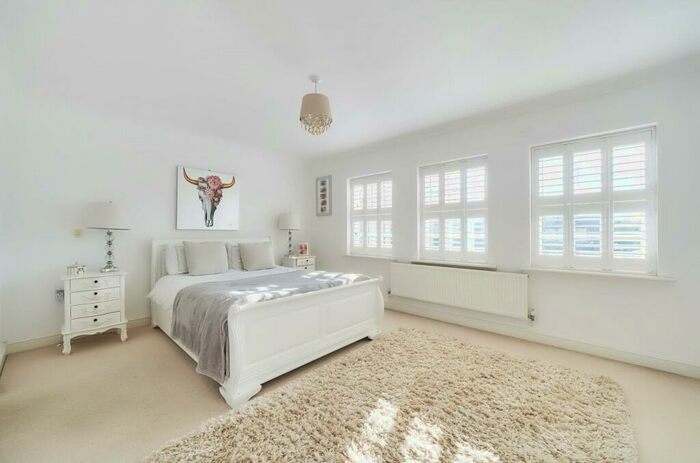 5 Bedroom Detached House For Sale In Harpswood Close, Coulsdon, CR5
