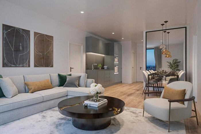 3 Bedroom Apartment For Sale In Sky Gardens, Silver Street, Water Lane, Leeds, West Yorkshire, LS11