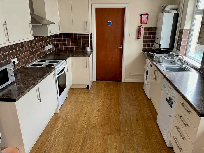 4 Bedroom Property To Rent In Malvern Terrace, Bynmill, Swansea, SA2