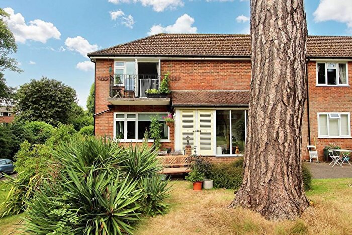 2 Bedroom Flat For Sale In Muster Court, Haywards Heath, RH16