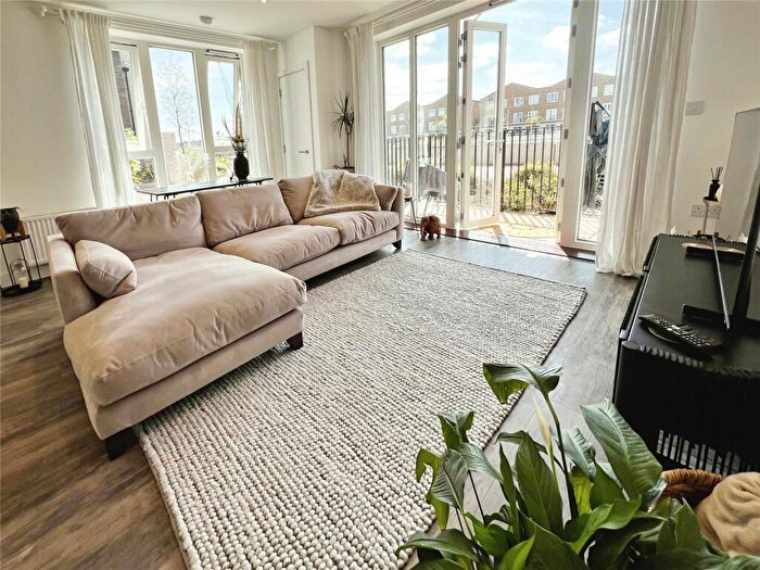 2 Bedroom Flat To Rent In Corys Road, Rochester, Kent, ME1