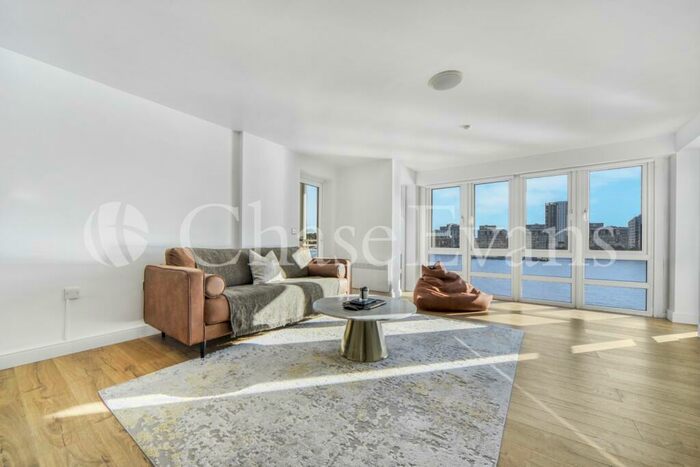 2 Bedroom Flat For Sale In St. Davids Square, Isle Of Dogs, London, E14