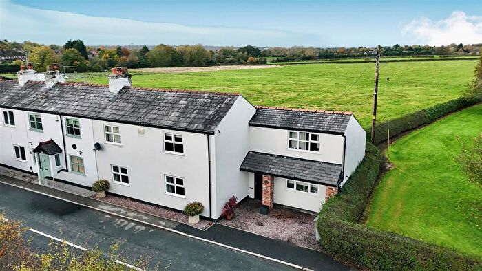 3 Bedroom End Of Terrace House For Sale In Clay Lane, Hale, WA15