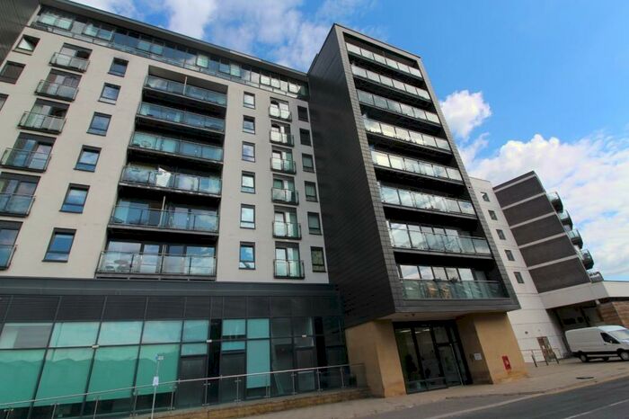 1 Bedroom Apartment To Rent In La Salle, Leeds Dock, LS10