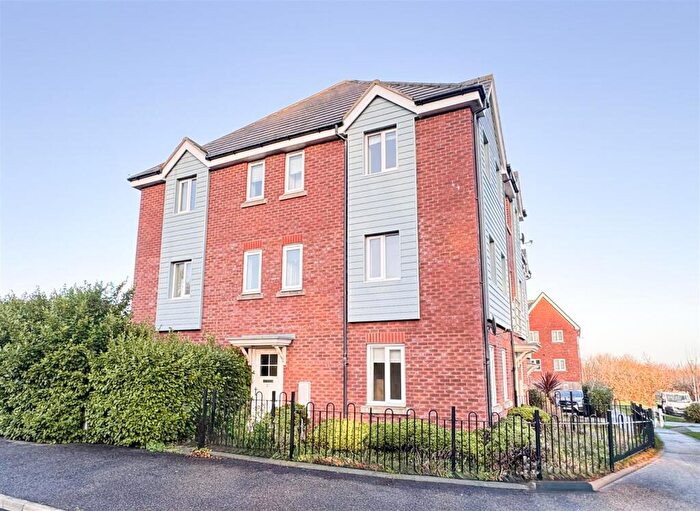 4 Bedroom Town House For Sale In Weavers Close, Eastbourne, BN21