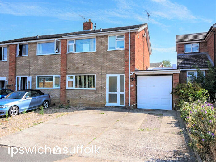 3 Bedroom Semi-Detached House For Sale In Kempton Road, Ipswich, IP1