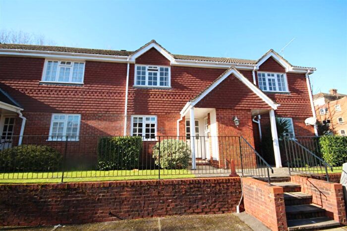 1 Bedroom Flat To Rent In Chesham Mews, Chesham Road, GU1