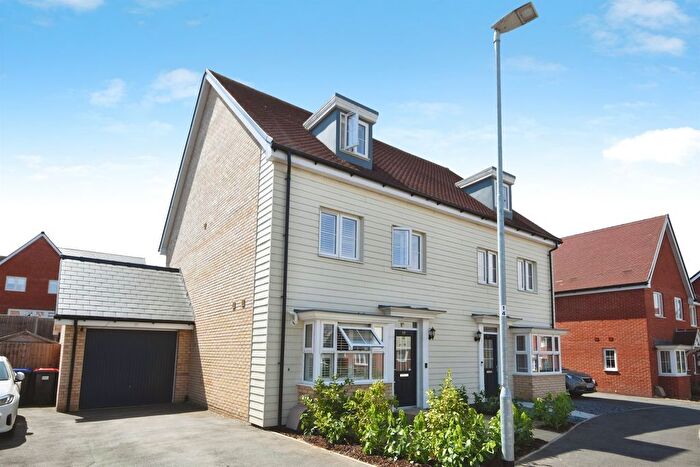 4 Bedroom Semi-Detached House For Sale In Townrow Avenue, Braintree, CM7