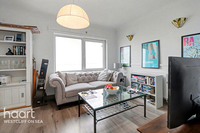 1 Bedroom Flat For Sale In Holland Road, Westcliff-On-Sea, SS0