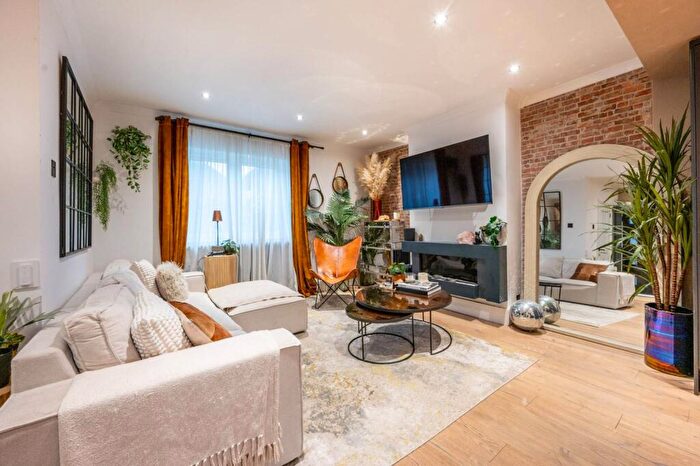 3 Bedroom End Of Terrace House For Sale In Jenkins Road, Plaistow, London, E13