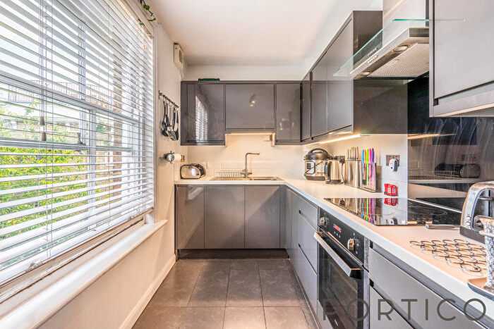 2 Bedroom Flat To Rent In Battersea Church Road, London, SW11