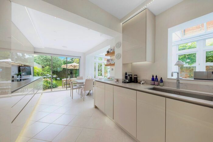 5 Bedroom Property To Rent In Parkwood Road, London, SW19