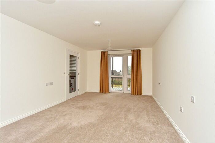1 Bedroom Flat For Sale In High Street, Rainham, Gillingham, Kent, ME8