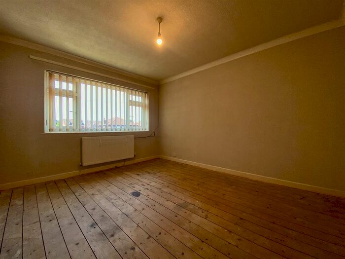 3 Bedroom Semi-Detached House For Sale In Millcroft, Crosby, Liverpool, L23