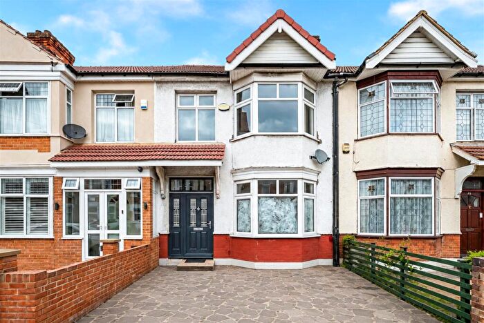 3 Bedroom Terraced House For Sale In Wards Road, Ilford, IG2